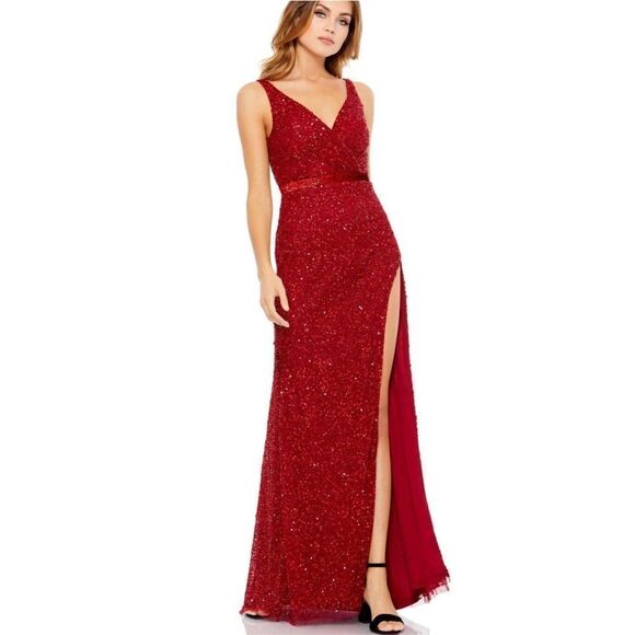 Mac Duggal Dresses & Skirts - Mac Duggal Sequin/Bead Dress
Size 8